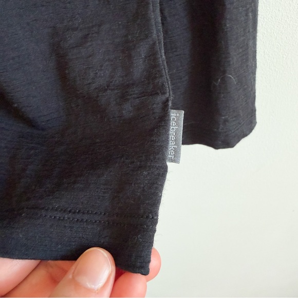 ICEBREAKER • Merino 150 Tech Lite Long Sleeve T-Shirt in Black - Picture 8 of 13